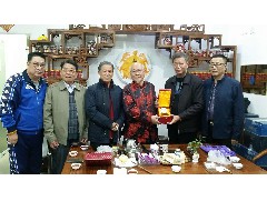 2017-03-03 國家一級美術(shù)師趙永新老師贈送墨寶予世界五邑商會